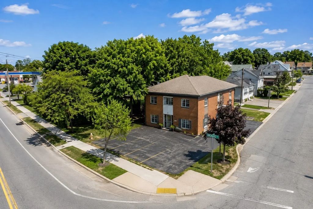 290 Main St, Athol