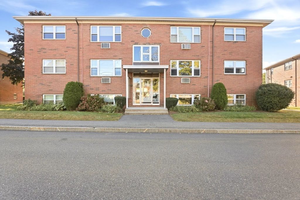 41 Warren Street #b-2, Waltham