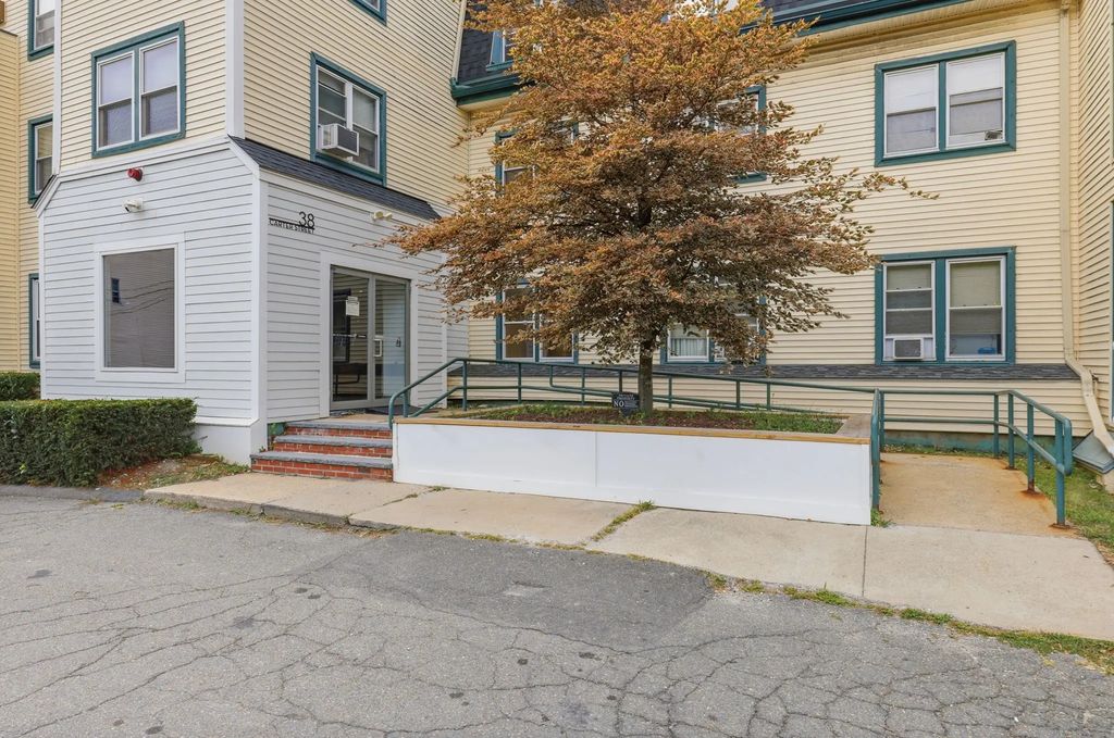 38 Carter St #107, Everett