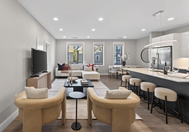 656 Saratoga #210, Boston