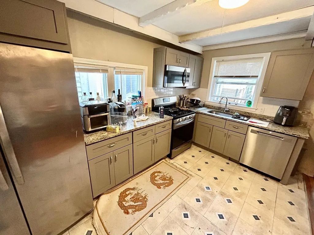 401 West 4th St #1, Boston