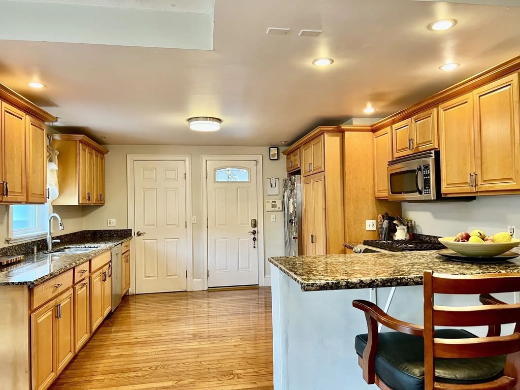 55 Beach St #2, Malden