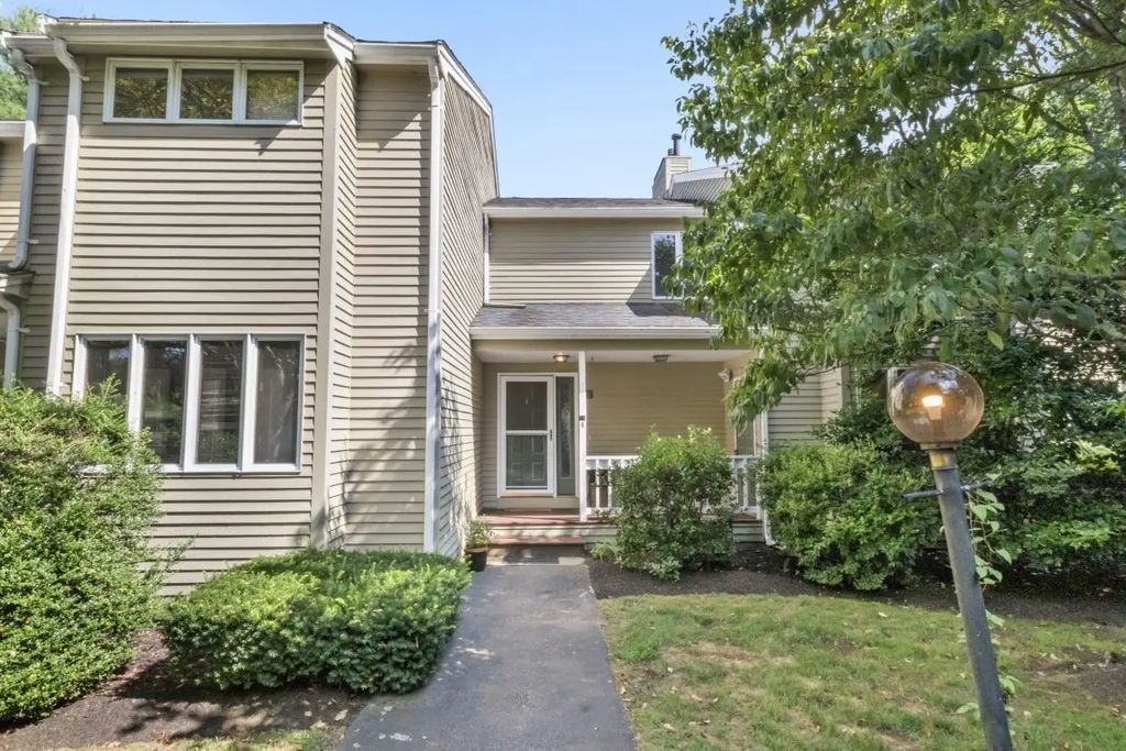 28 Pemberton St #b, Walpole