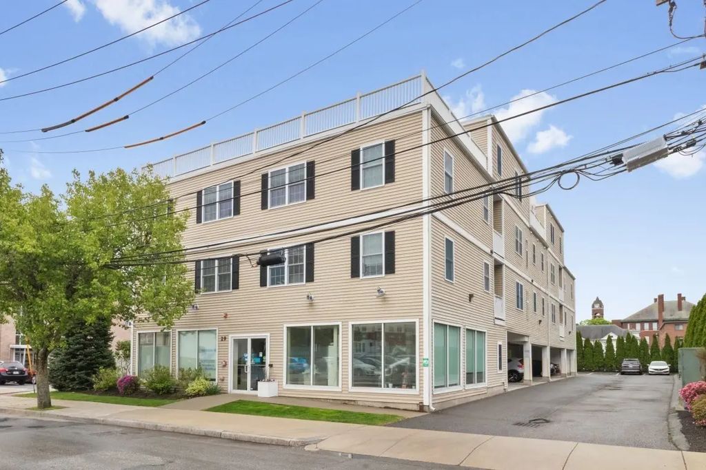 29 Spruce St #23, Waltham