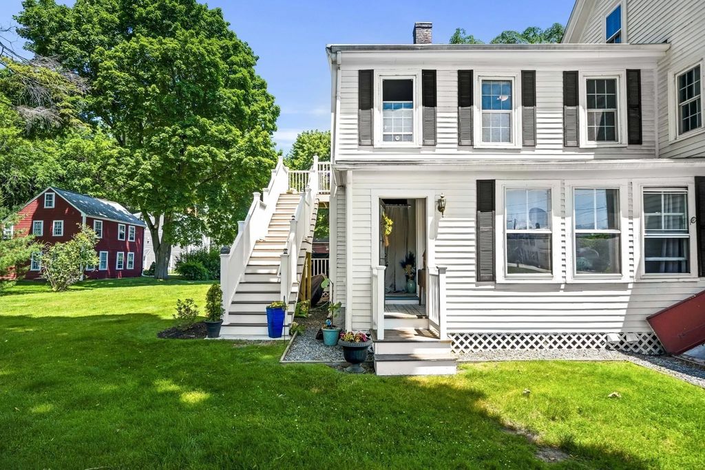 376 Main St #4, Amesbury
