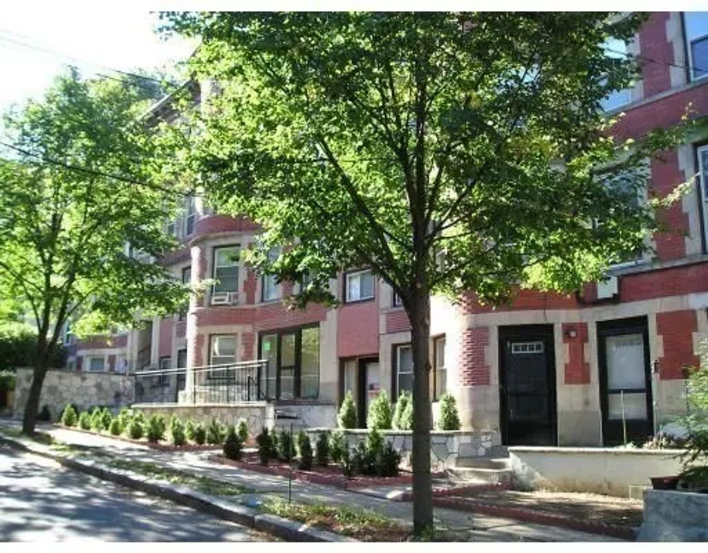 15-17 University Road #23, Brookline
