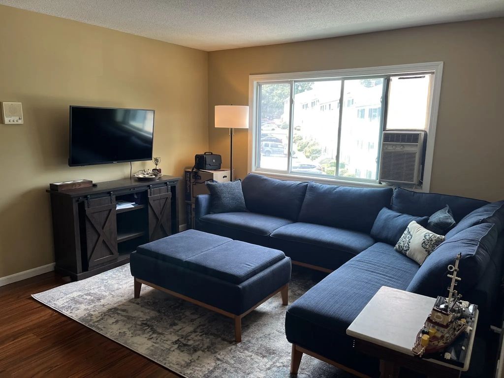 5455 N Main St #17e, Fall River