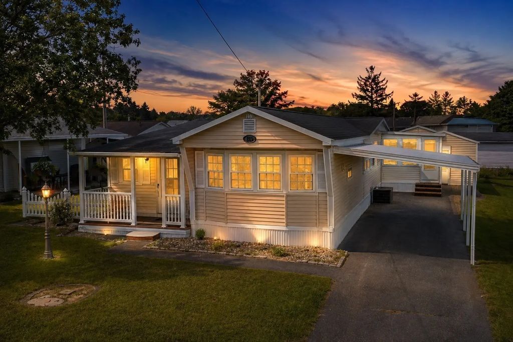 281 Chauncey Walker St #153, Belchertown
