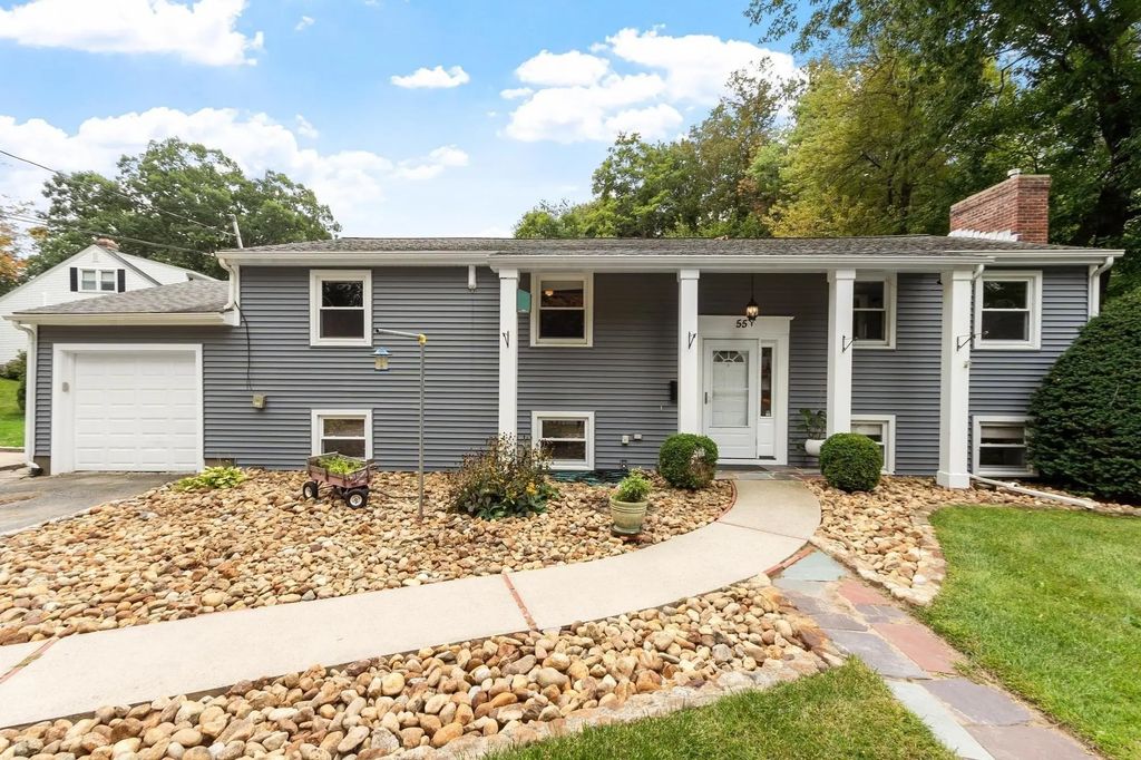 55 Posco Ave, Leominster