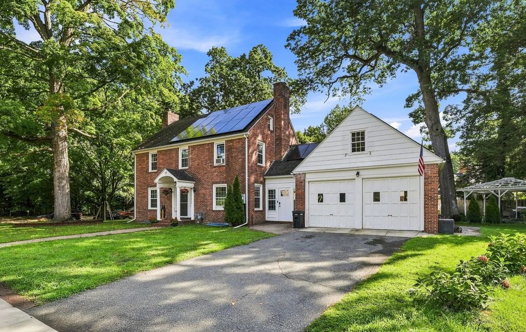 17 Longmeadow St, Longmeadow