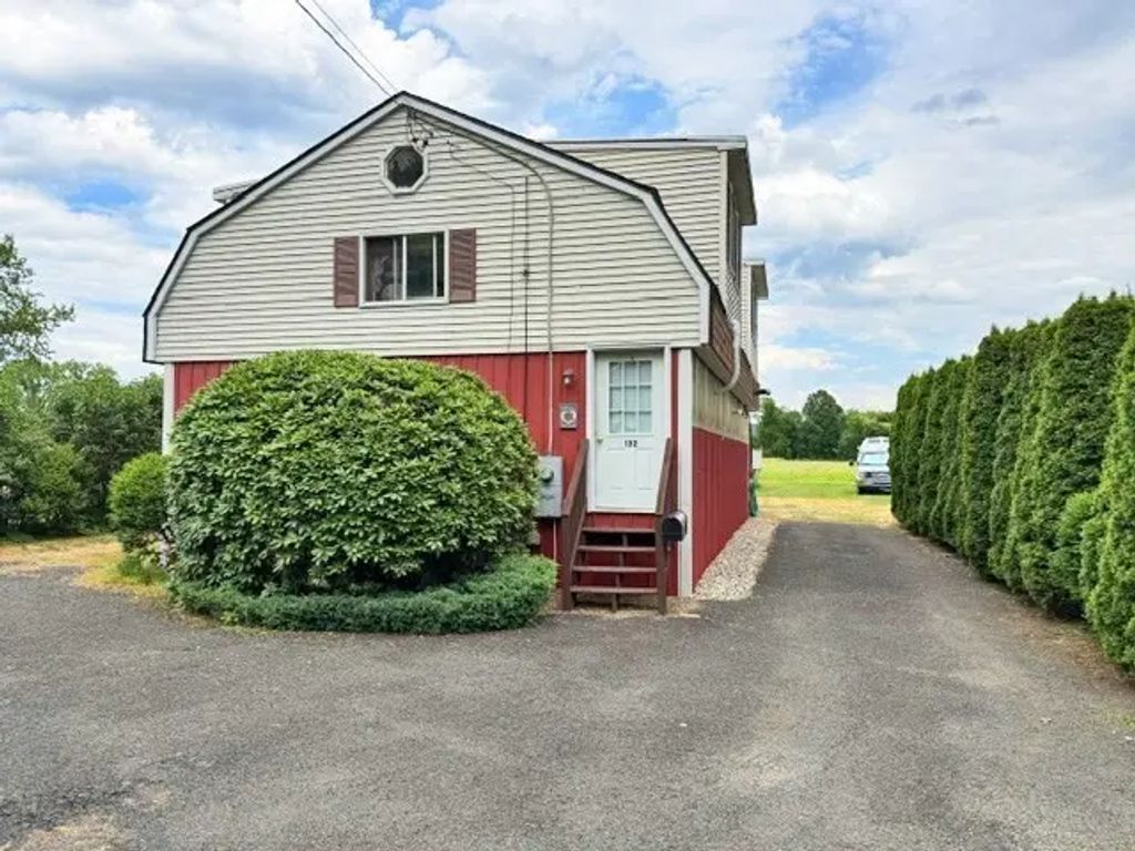 132 Cross Path Road, Northampton