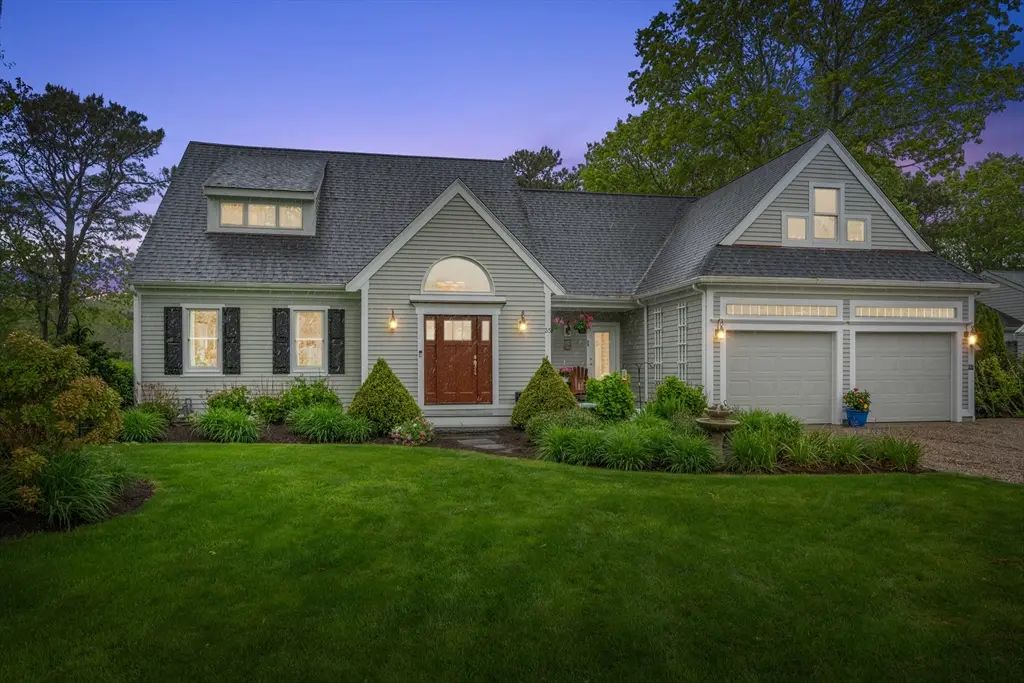 35 Bayshore Dr, Mashpee