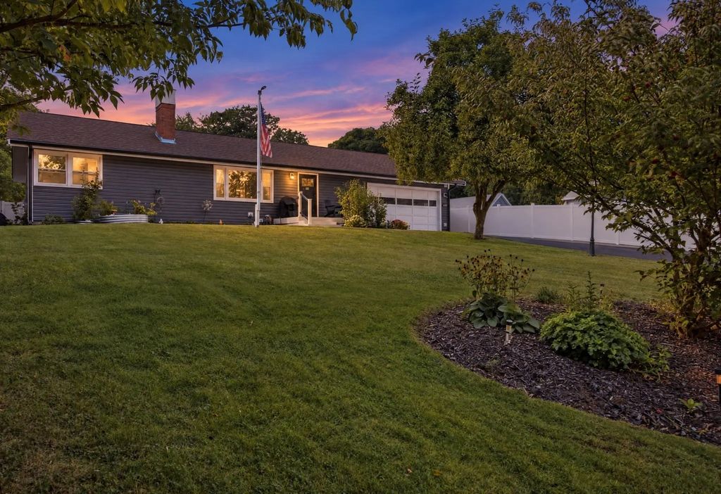 107 Fullerton Ave, Whitman