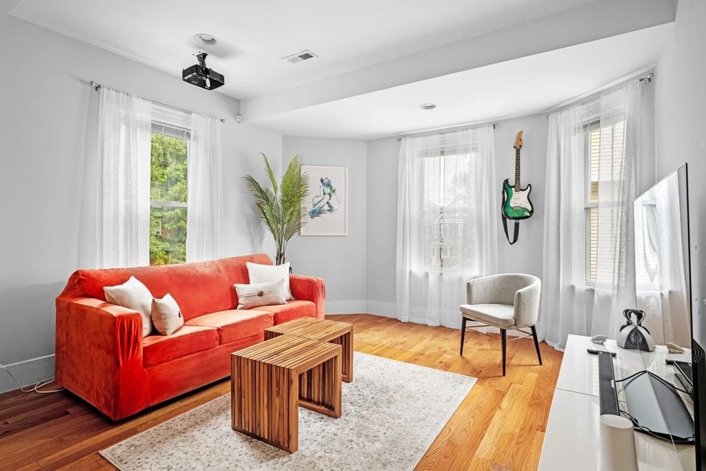 33 Plainfield St #2, Boston