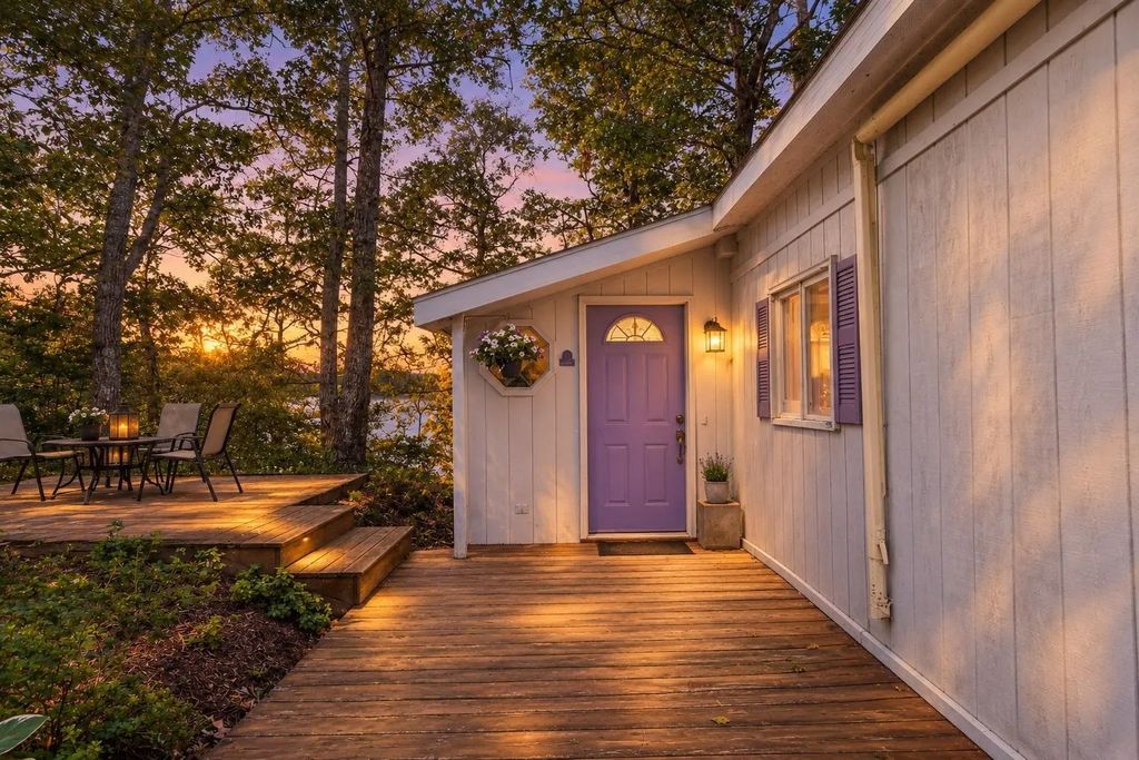84 Lakewood Dr, Mashpee