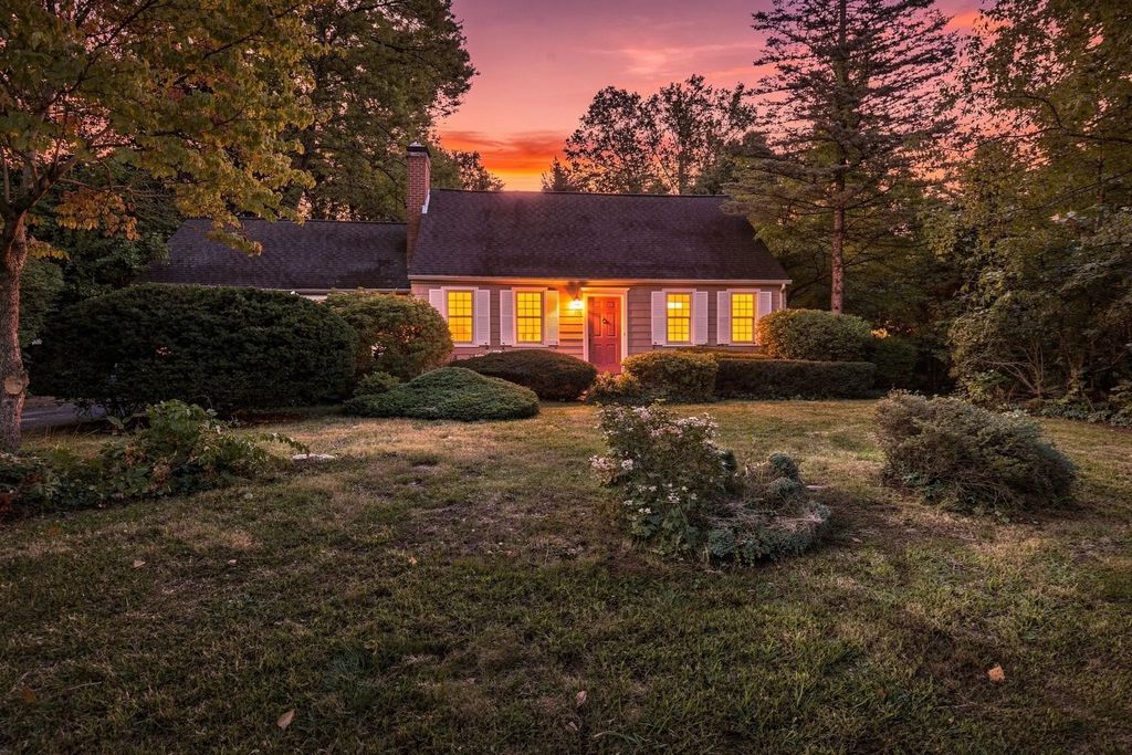 148 Falmouth Rd, West Springfield