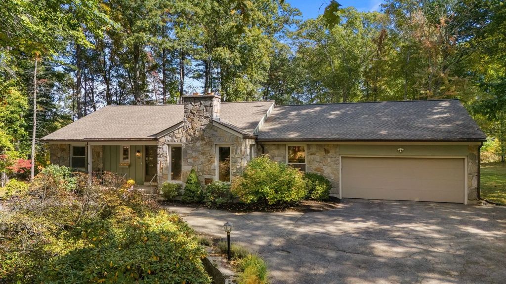 10 Lantern Rd, Framingham
