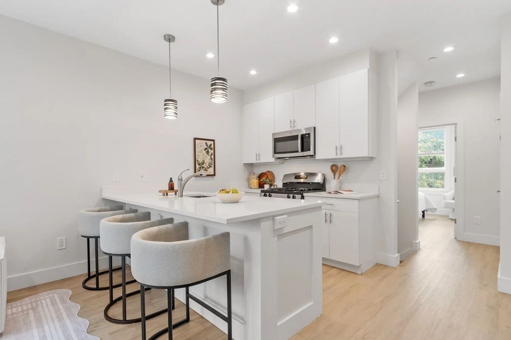 1246 Broadway #2, Somerville