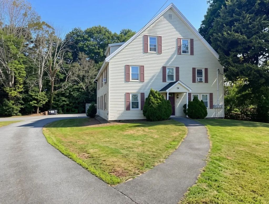 543 Turnpike St #1, Easton