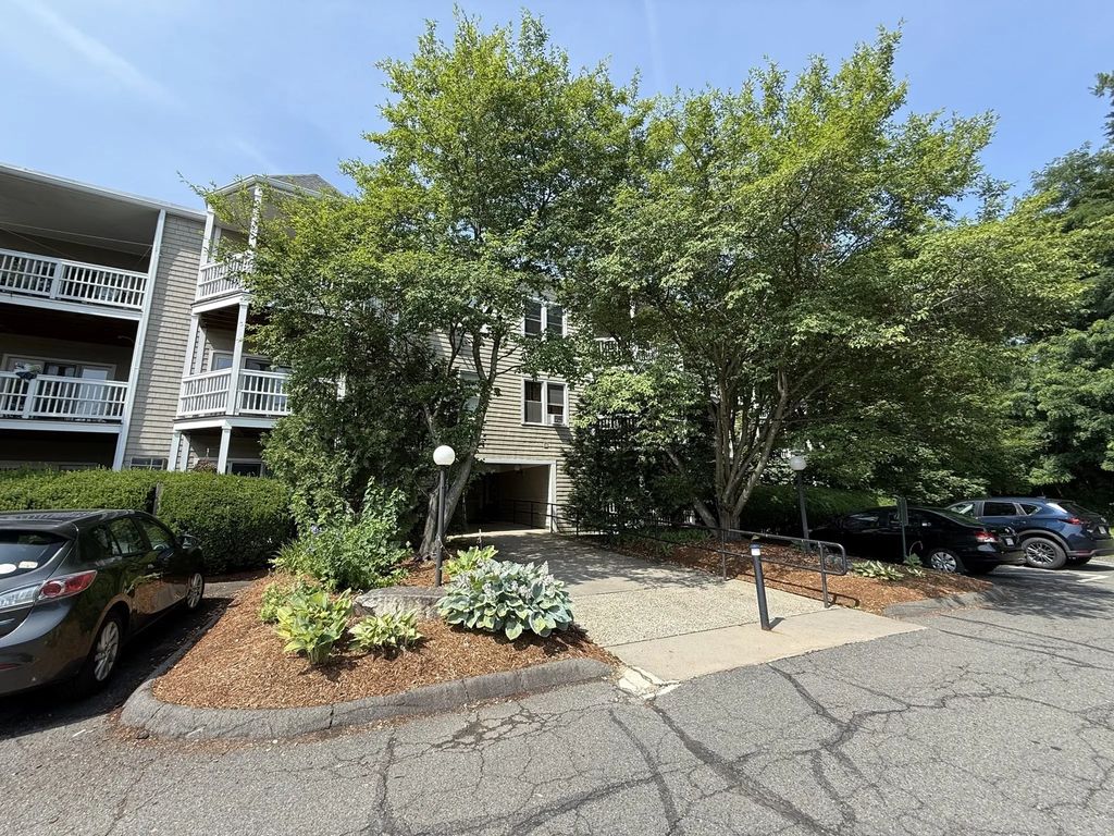 23 Randolph Place #108, Northampton