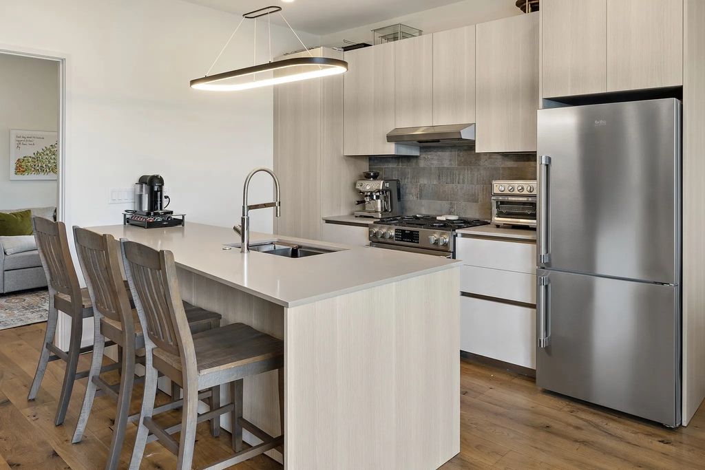 211 Condor #8, Boston