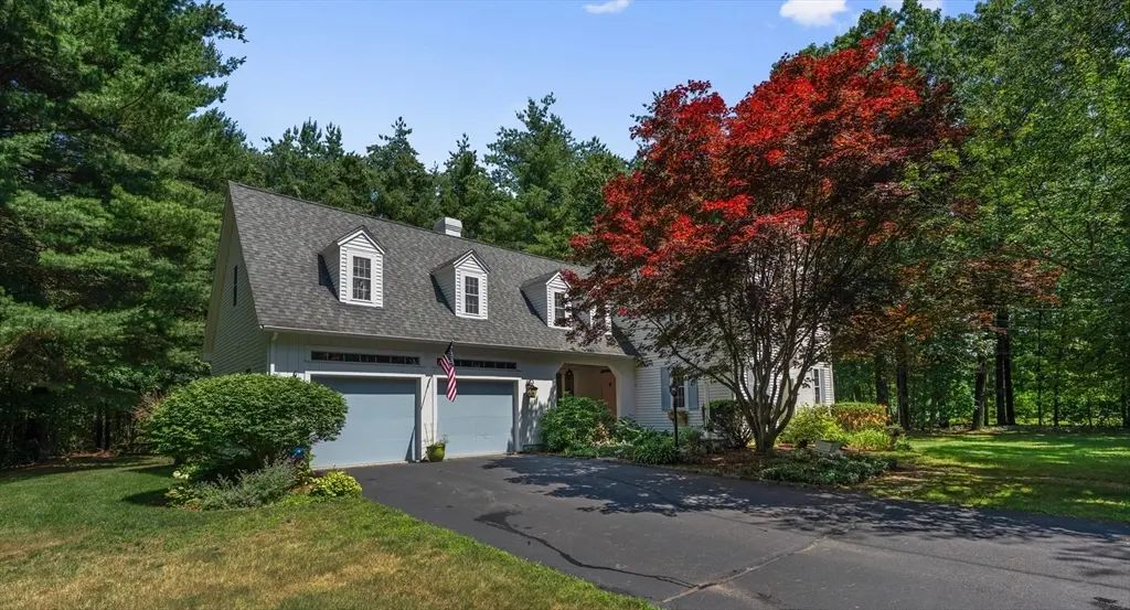 6 New Pond Road, Groton
