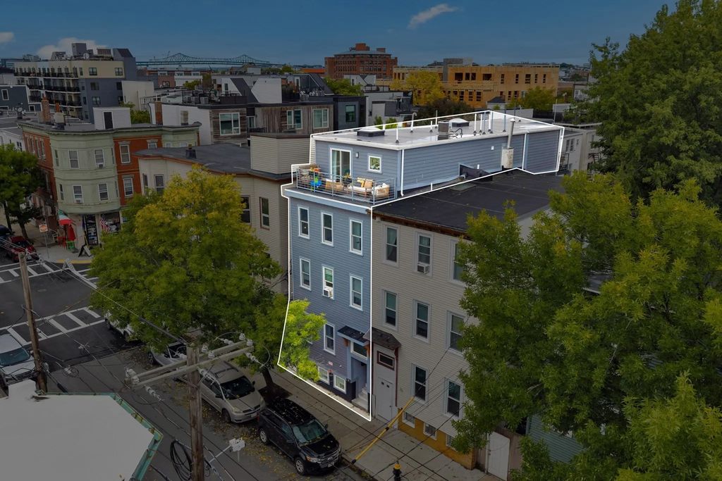 74 Everett St #3, Boston
