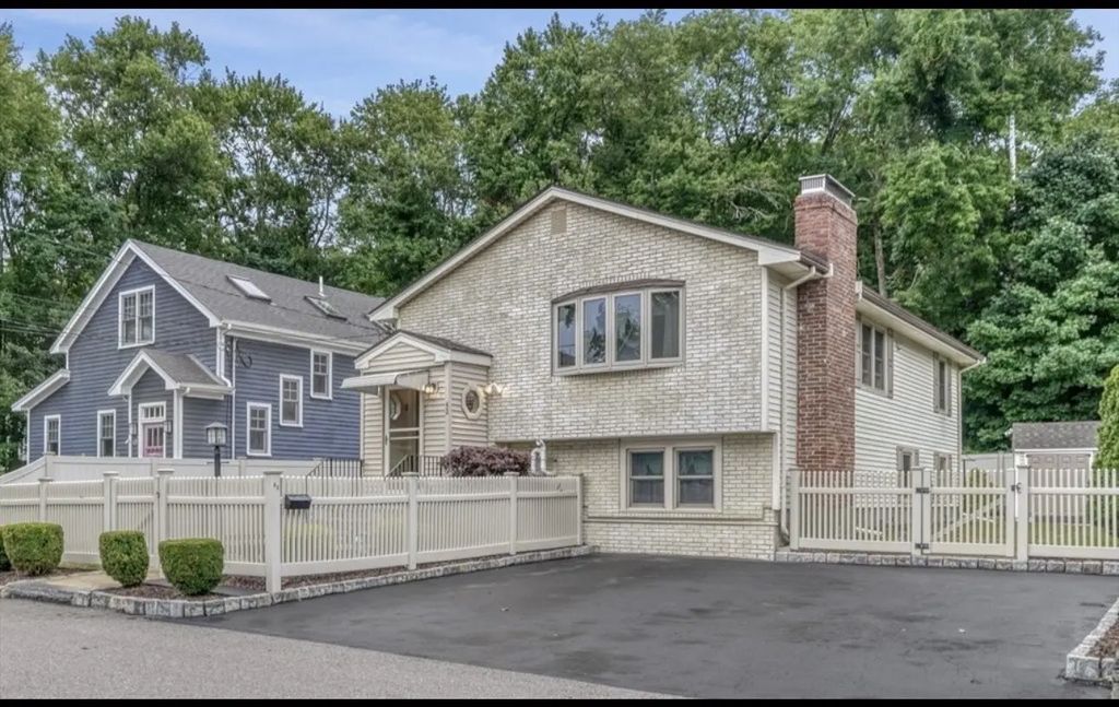 43 Deerfield Ave, Westwood