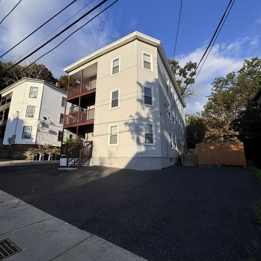 77 Oak St #2, Gardner