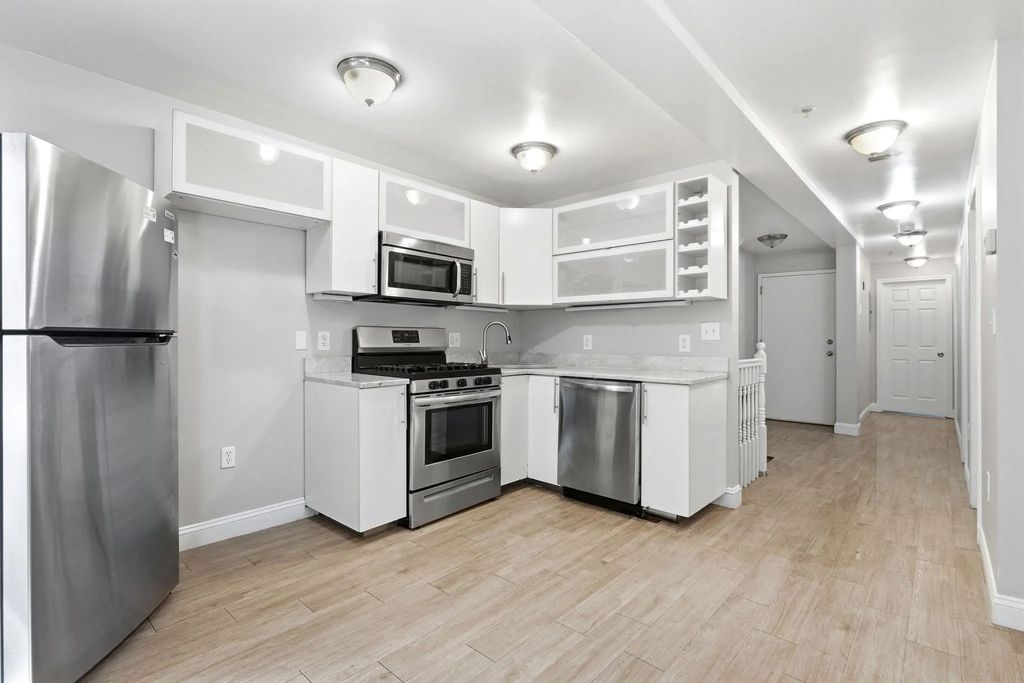 191 Everett St #1, Boston