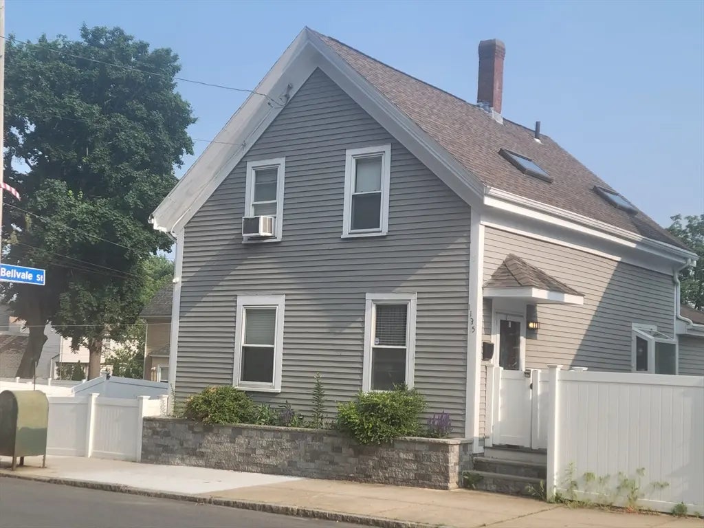 1135 Salem, Malden