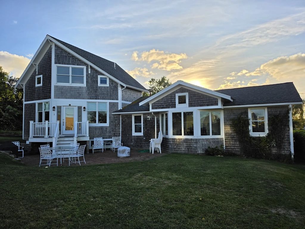 7 Arnold Ave, Plymouth