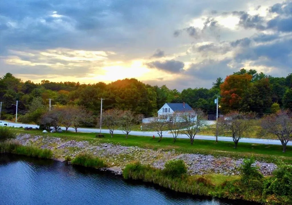 1232 Middleboro Ave, Taunton