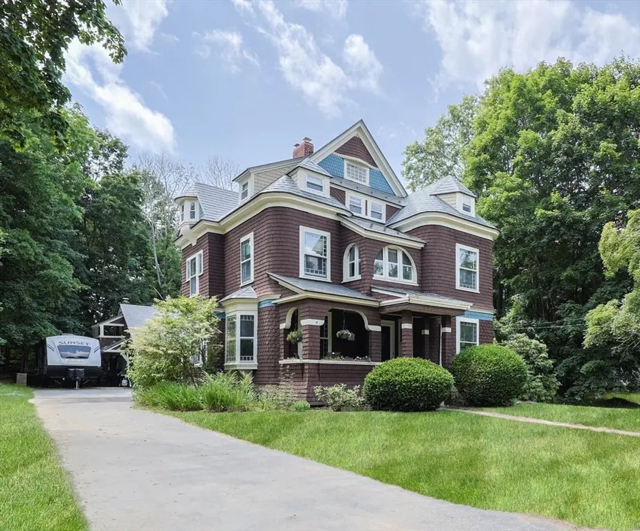 14 Baker Street, Foxboro