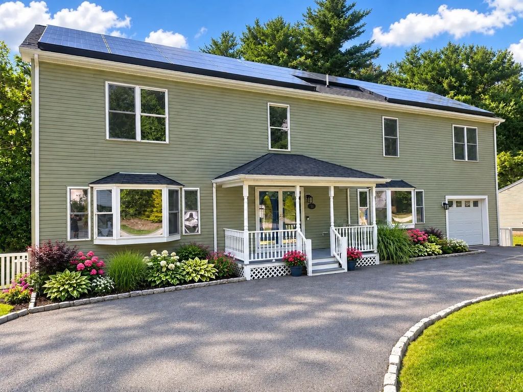 12 Corcoran Rd, Burlington