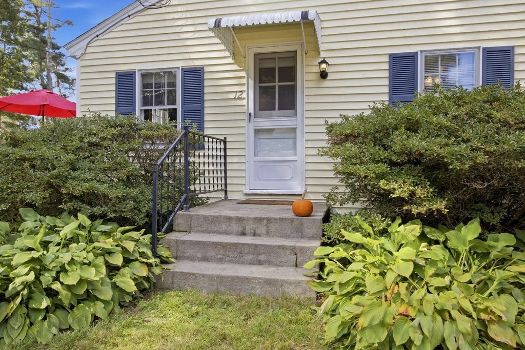 12 Second Ave, Lakeville