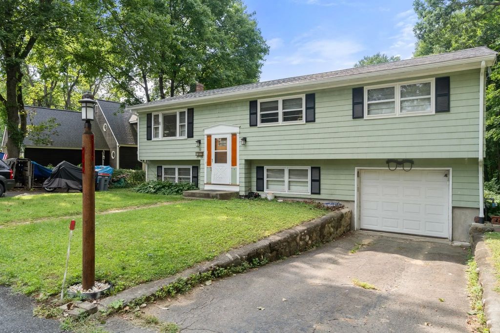 10 Everett St, Maynard