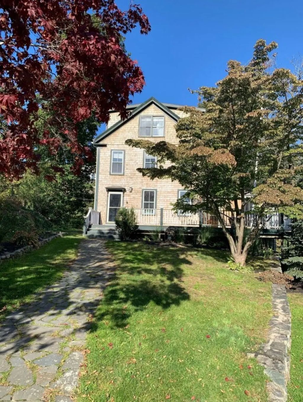 28 Stockbridge St, Cohasset