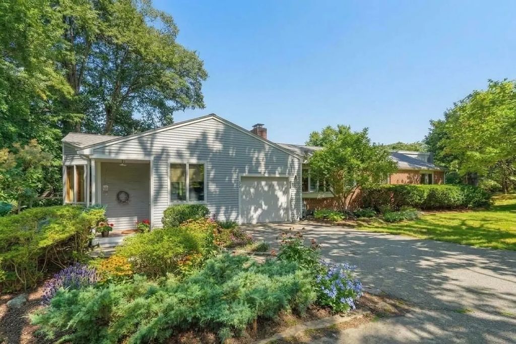 52 Hickory Rd, Sudbury