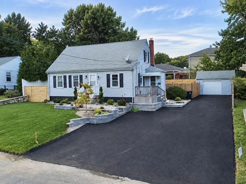 66 Belmont St, Whitman