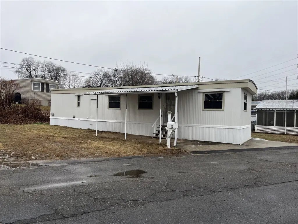 32 Mockingbird Drive, Chicopee