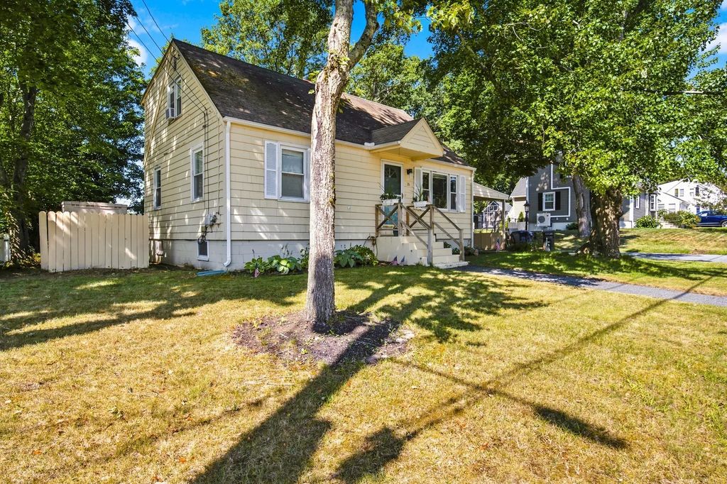 26 Sunset Rd, Dracut
