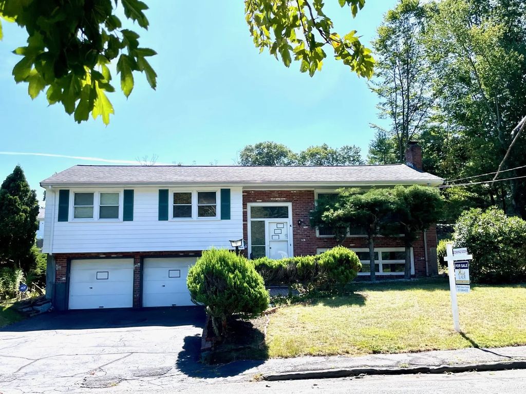 4 Sunset Drive, Randolph