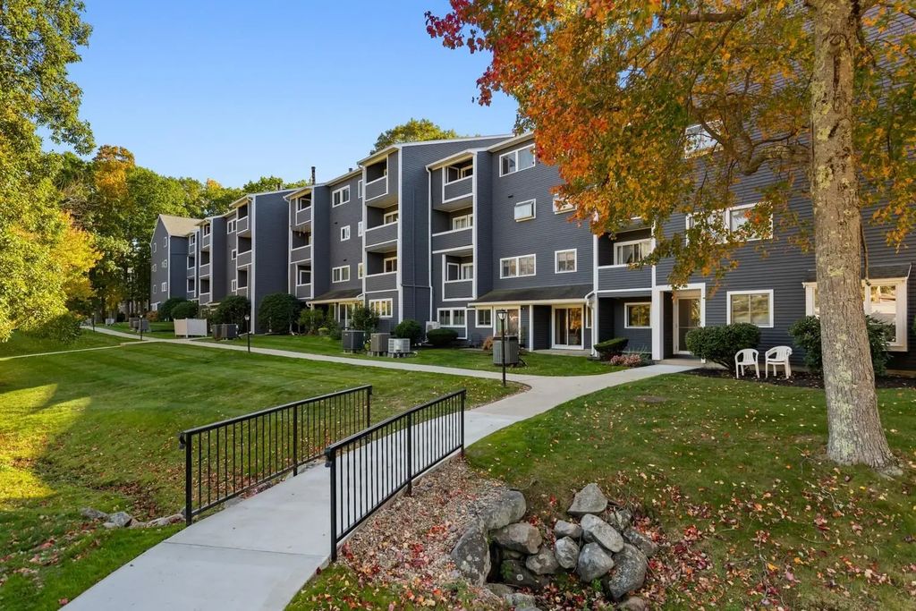 400 Colonial Dr #21, Ipswich
