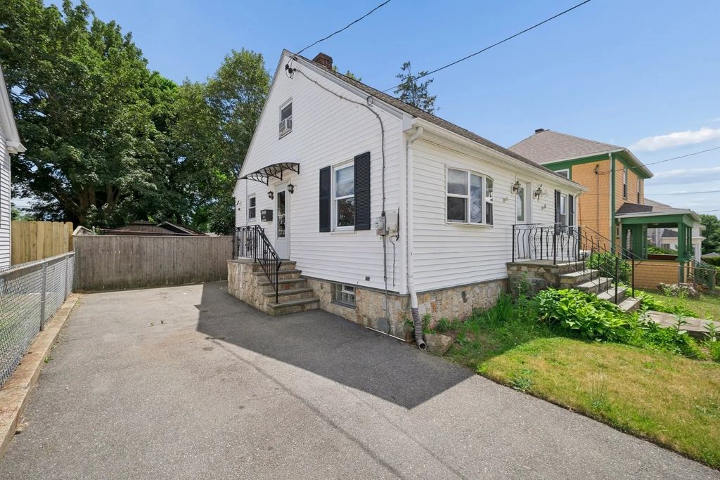 45 Bright St, Fall River