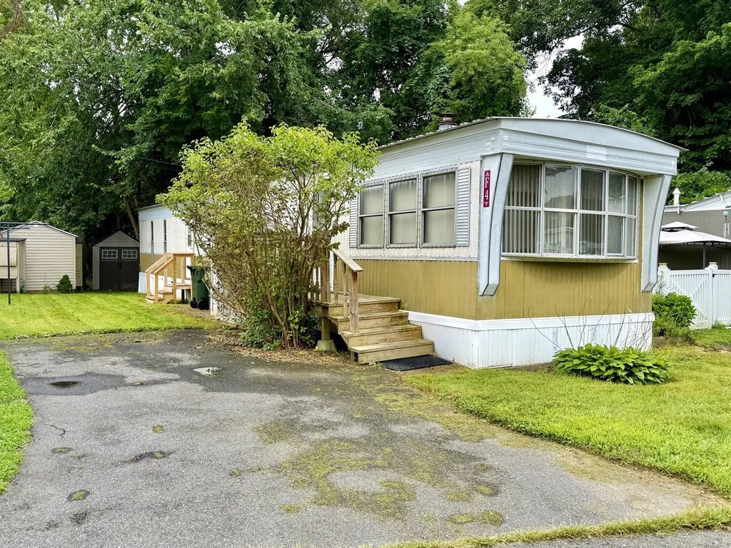 229 Miller St #f4, Ludlow