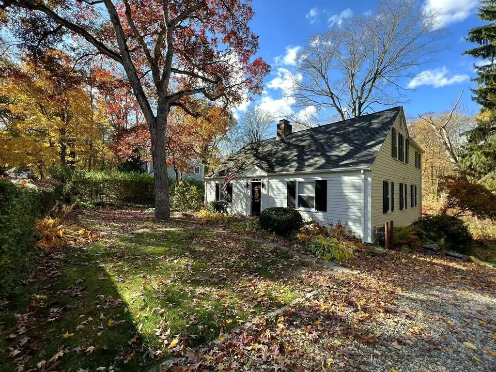 7 Springdale Ave, Wellesley