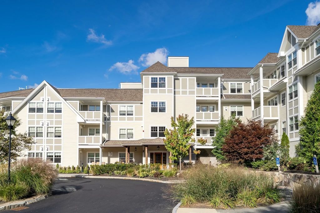 2 Manor Terrace #216, Lexington