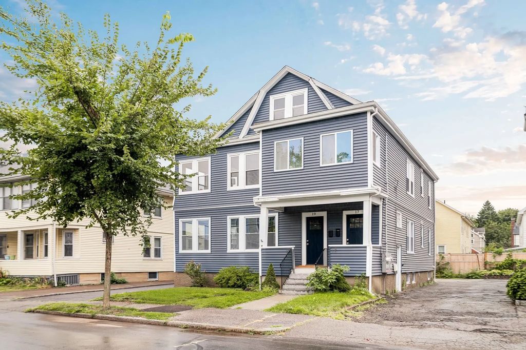 17-19 Woodrow #19, Newton