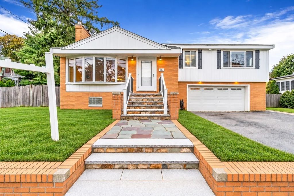 387 Lawrence Road, Medford